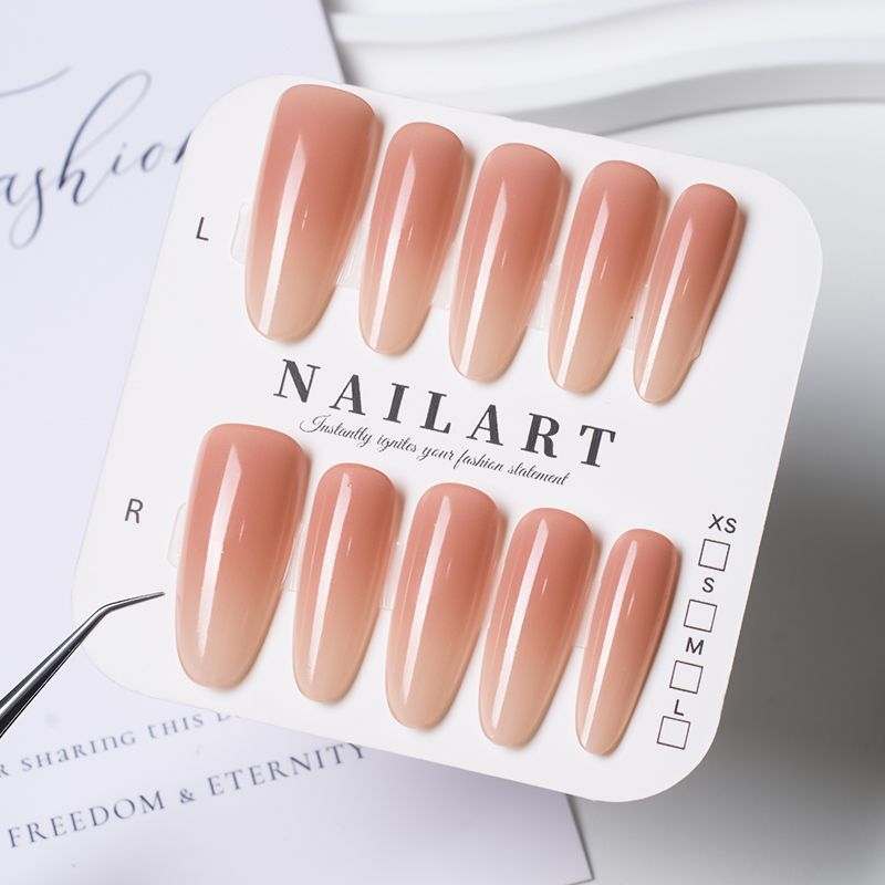 Kunstnägel mit Elegantem Ombre-Design Karnz