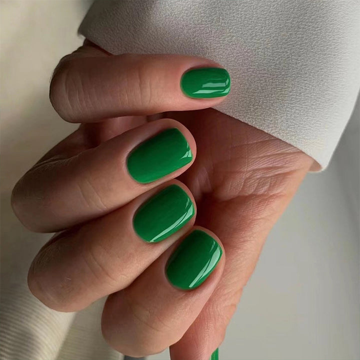Kreative Nagelkunst mit eleganter Hochglanz-Oberfläche Karnz