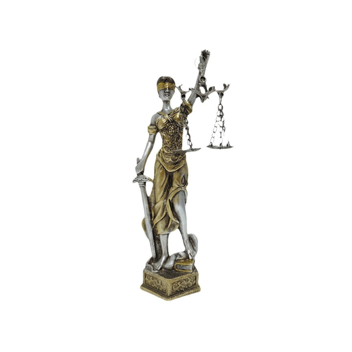 Elegante Statue der Justitia in kunstvollen Details Karnz