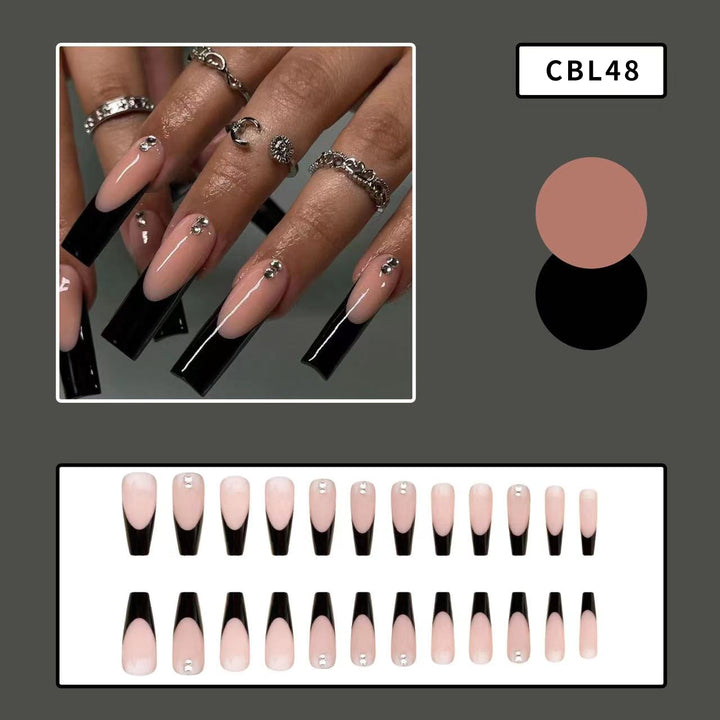 Trendsetzendes Stiletto Press-On Nagelkunstset mit Strassakzenten