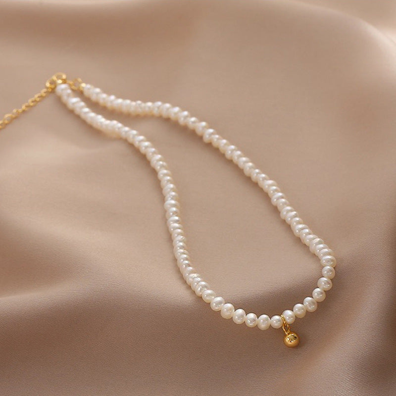 Zarte Perlenhalskette mit Eleganter Goldakzent Karnz