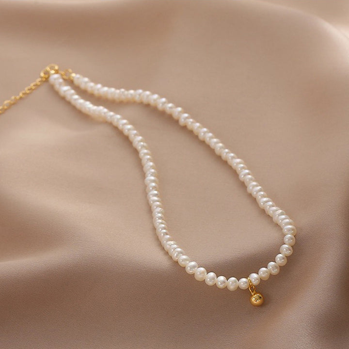 Zarte Perlenhalskette mit Eleganter Goldakzent Karnz