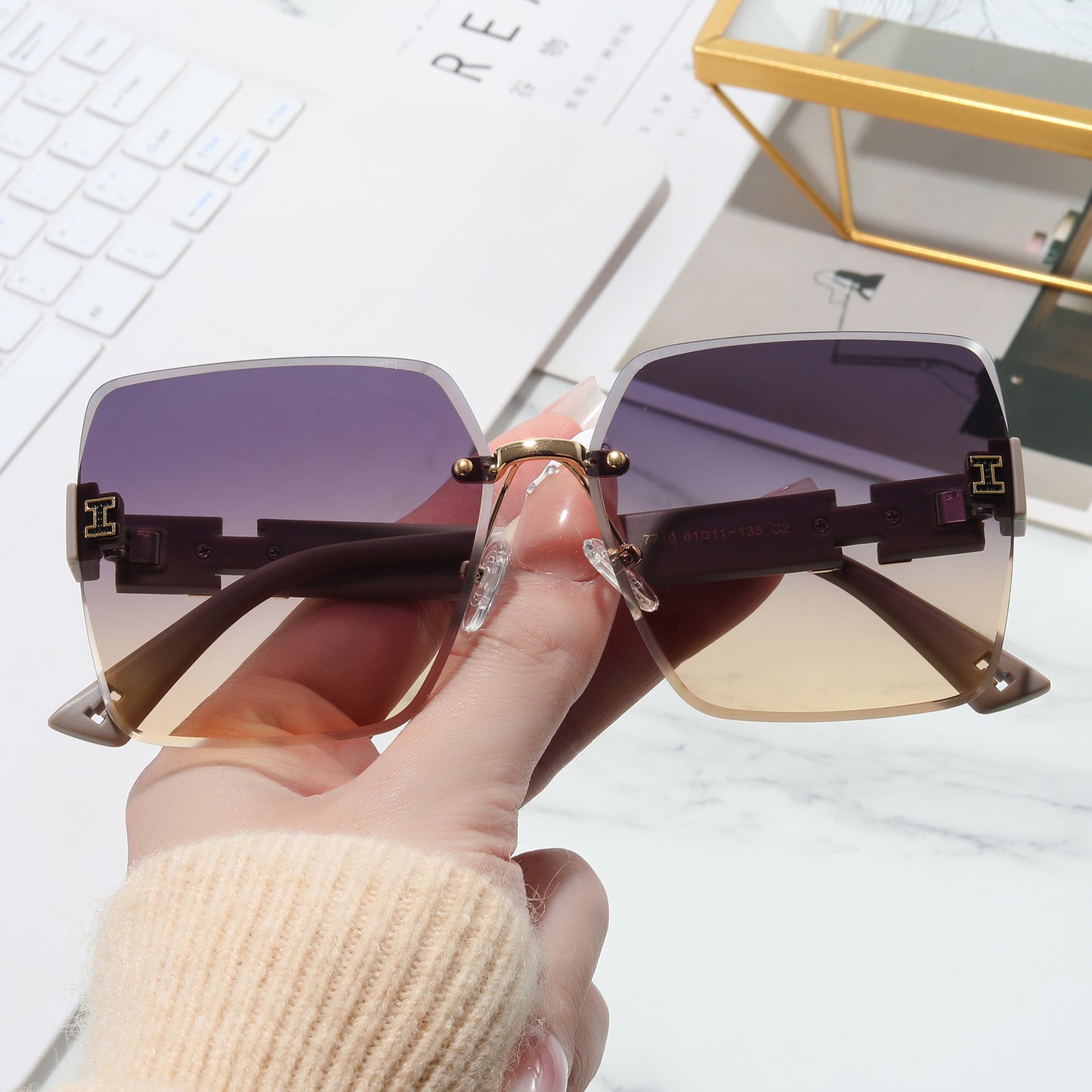 Damen oversized quadratische Sonnenbrille mit stilvollen Akzenten Karnz