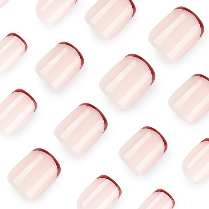 Elegante und stilvolle Nagelkunst mit schmalen farbigen Akzenten Karnz