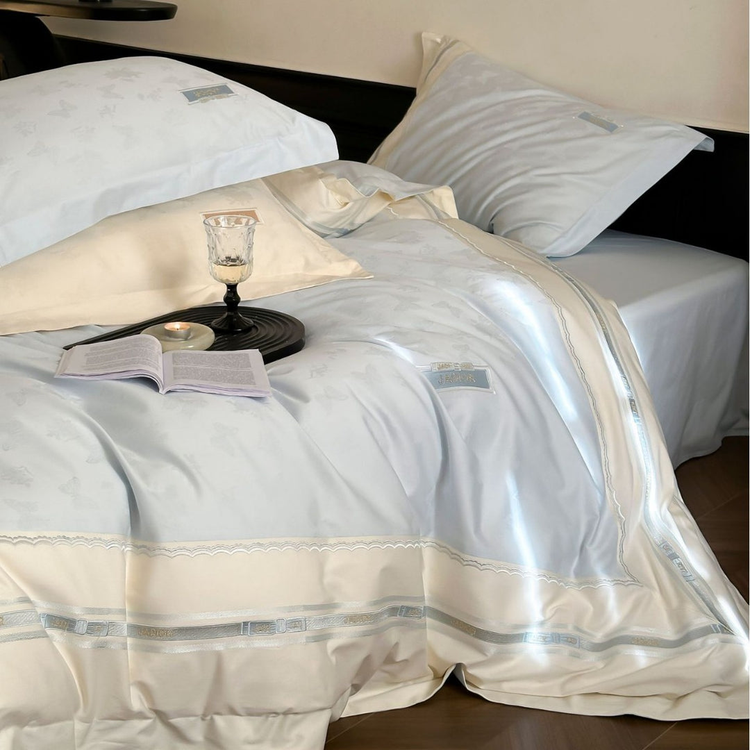 Premium-Bettwäscheset aus Baumwollsatin mit dezentem Schmetterlings‑Jacquard und Zierkeder