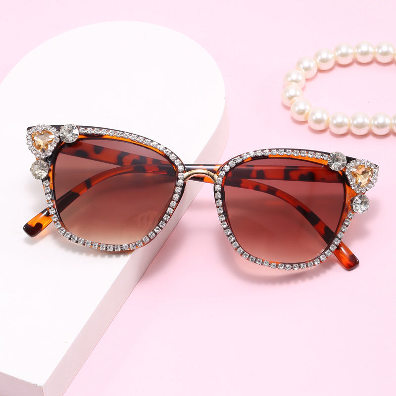 Damen Katzenaugen Sonnenbrille mit funkelnden Kristallverzierungen Karnz