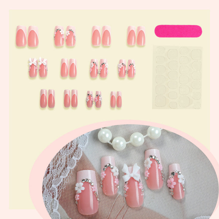 Dekoratives Press-On-Nagelkunst-Set mit Blumen- und Edelsteinverzierungen Karnz