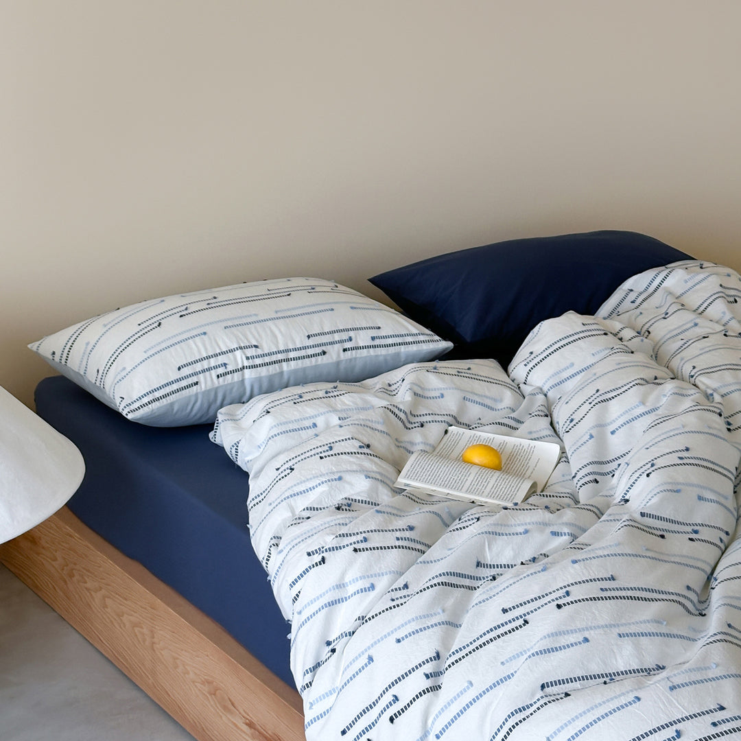 Bettwäsche-Set aus Baumwollperkal mit dezentem Streifen- und Pompon-Design