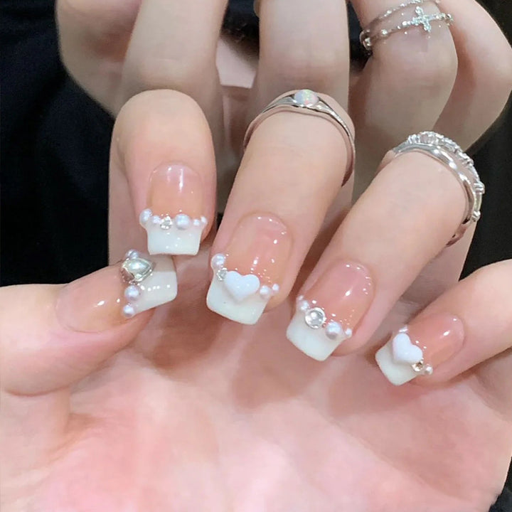 Dekorative Press-On Nagelkunst mit eleganten schwarzen Spitzen Karnz