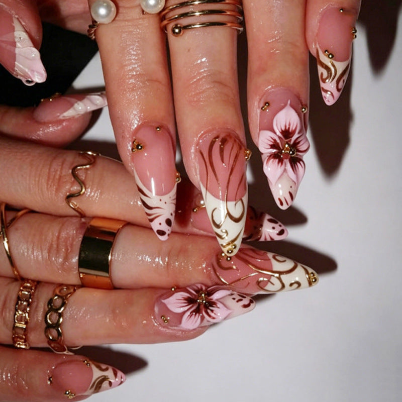 Elegante Floral-Themen Press-On Nagelkunst Karnz