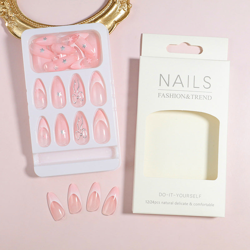 Premium Press-On Nail Set mit dekorativen Akzenten Karnz