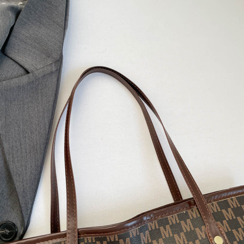 Stylische Flockmuster-Tasche mit dekorativem Bogen