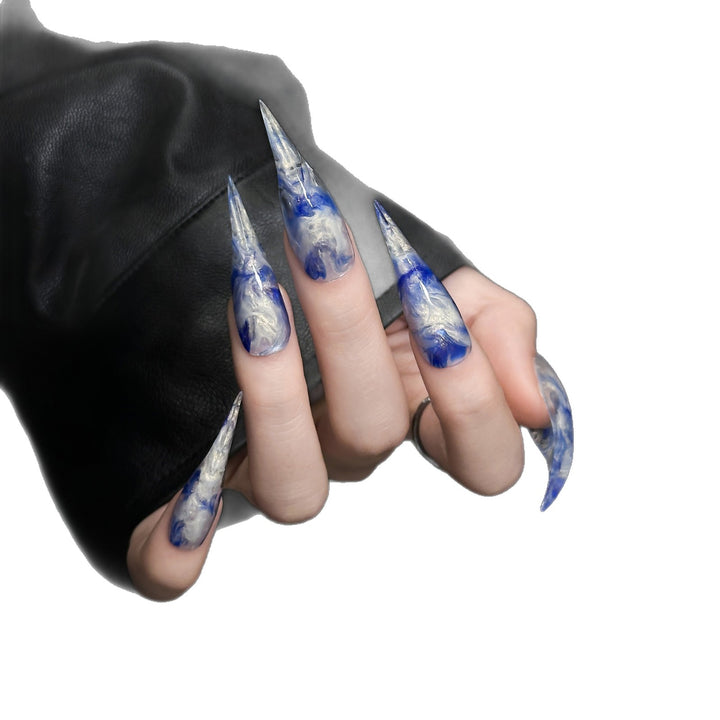 Stylische Acryl-Nagelkunst