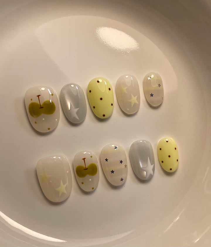 Künstlerisches dekoratives Press-on-Nagelset