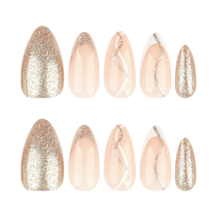 Kunstvolle Nagelkunst mit elegantem Gold-Design Karnz