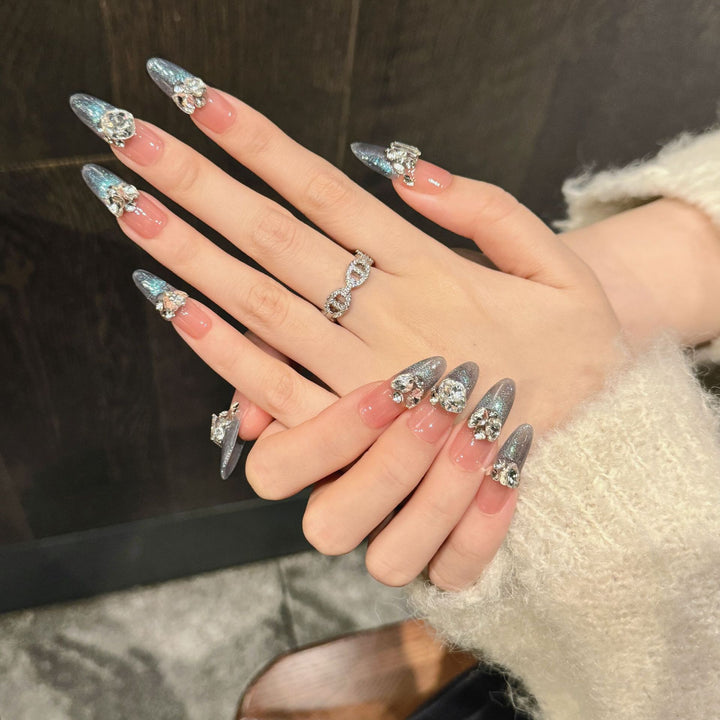 Glamouröse mit Strass verzierte Stiletto Press-On Nägel