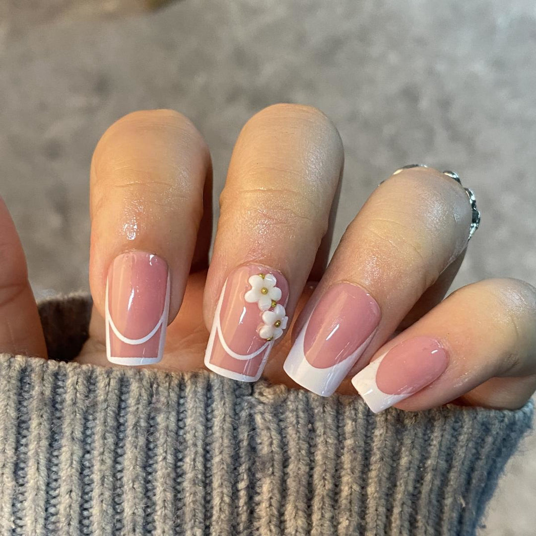 Dekoratives Aufklebe-Nageldesign Karnz