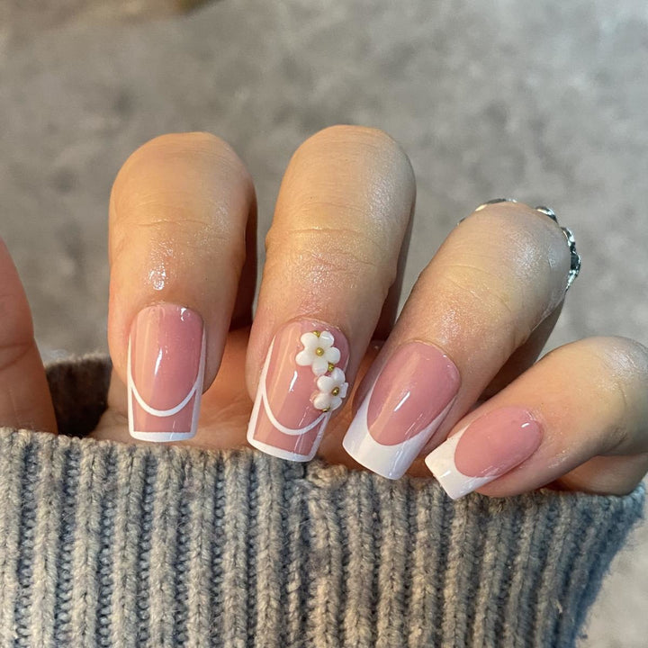 Dekoratives Aufklebe-Nageldesign Karnz