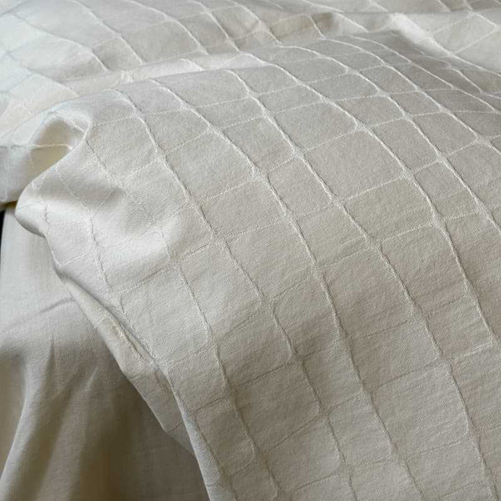 Gepflegtes Percale-Baumwoll-Bettwäsche-Set mit subtiler welliger Textur und Umschlagverschluss