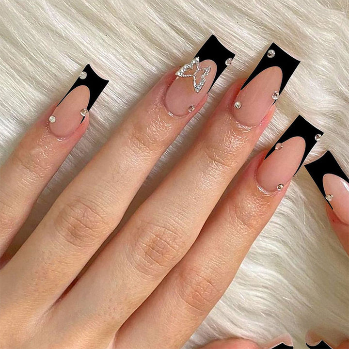 Künstliche Nageltips mit eleganten Design Karnz