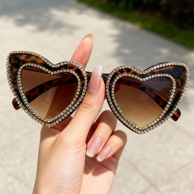Glamouröse Herzrahmen-Sonnenbrille Karnz