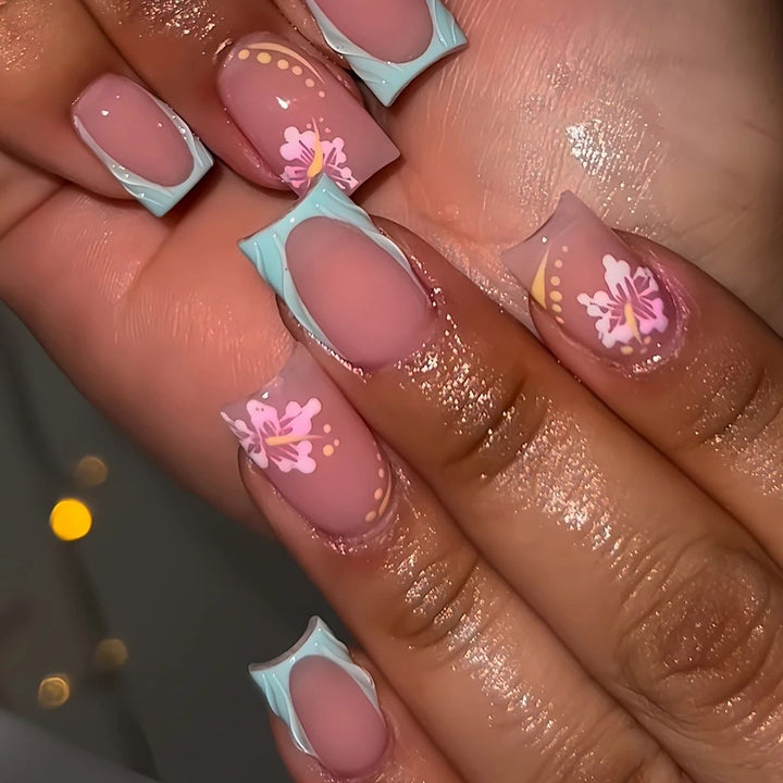 Elegante florale Acrylnageldesign-Verbesserungen Karnz