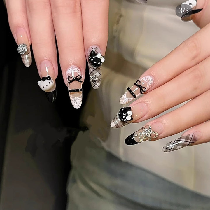 Kreatives Thematisches Press-On Nageldesign Karnz