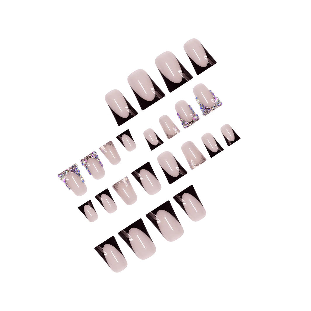 Elegante mit Strass veredelte Nagelverlängerungen Karnz