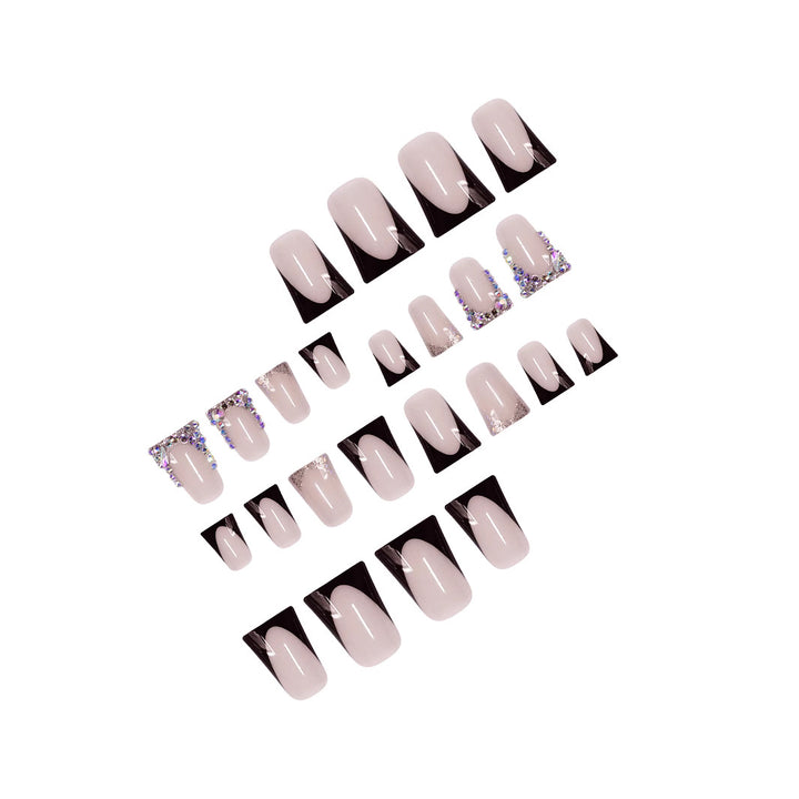 Elegante mit Strass veredelte Nagelverlängerungen Karnz