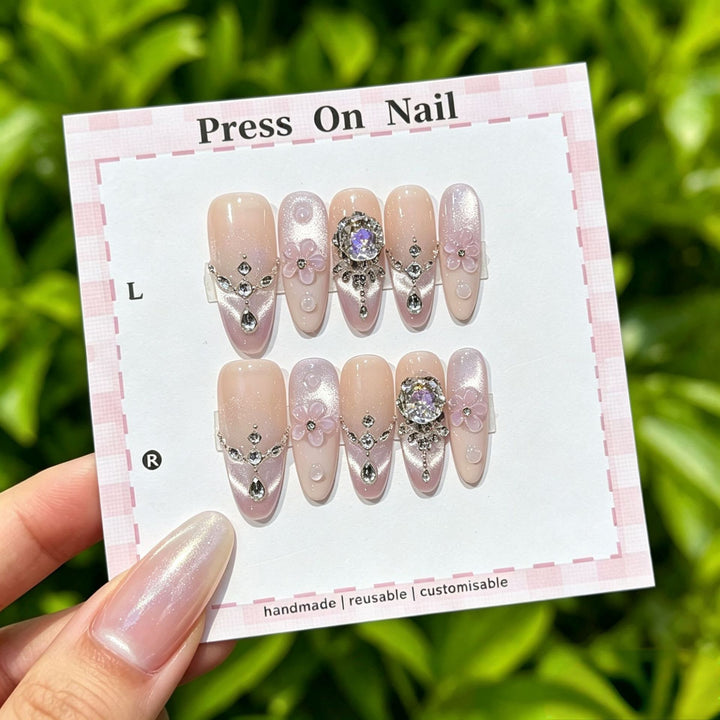 Glamourös Press-On Nagelkunst Set mit dekorativen Strasssteinen