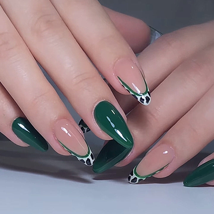 Dekoratives Press-On-Nagelkunst-Set mit zeitgenössischen Tierdrucken Karnz