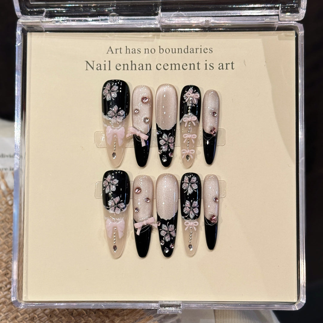 Blumenverzierte Press-On Nagelkunst Set