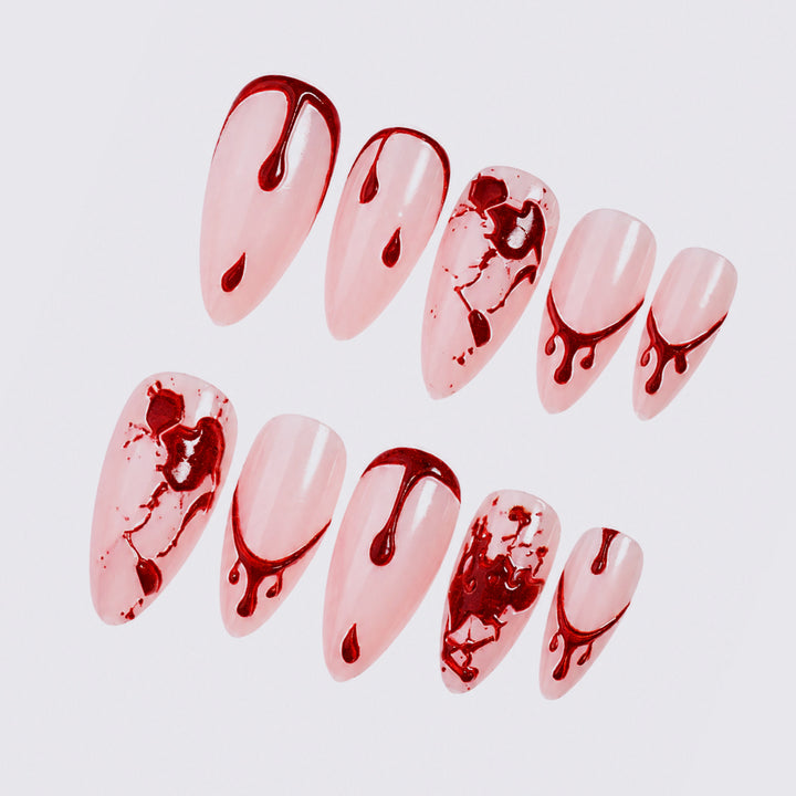 Künstlerisches Press-On Nagelset mit Blutstropfen- und Marmor-Design Karnz