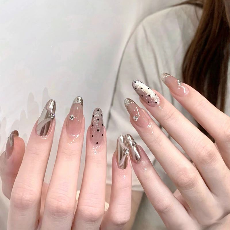 Elegantes Press-On-Nagelset mit glänzendem Finish Karnz