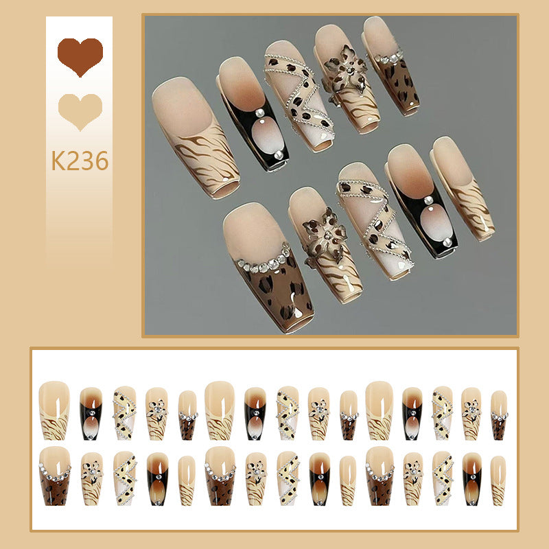 Kunstnägel Set mit einzigartigem Design Karnz