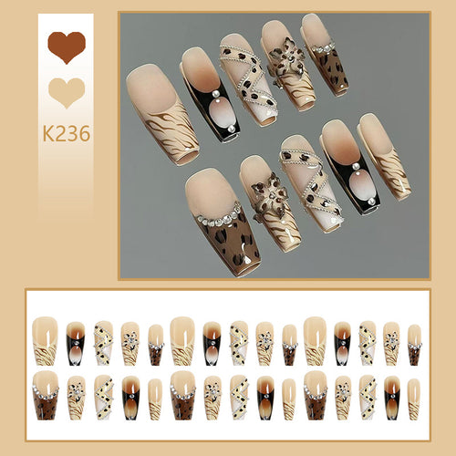 Kunstnägel Set mit einzigartigem Design Karnz