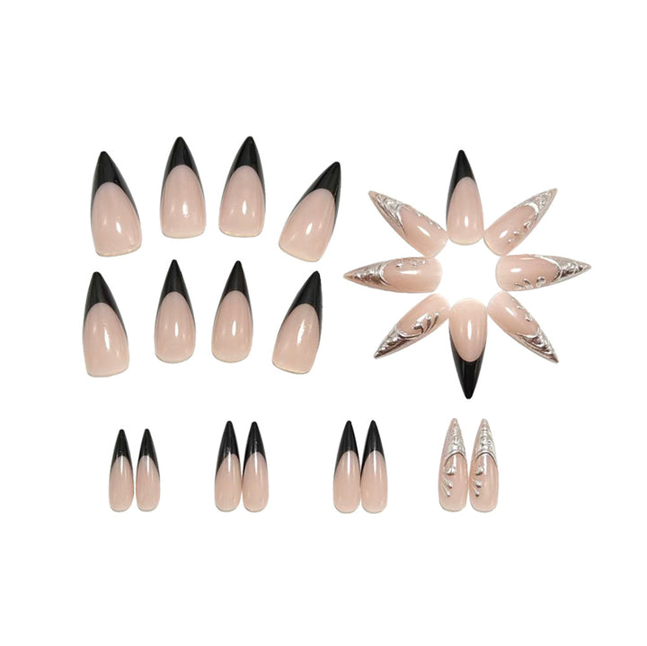 Kunstnägel Im Eleganten Stiletto-Stil mit Kunstvoller Metalldekoration Karnz