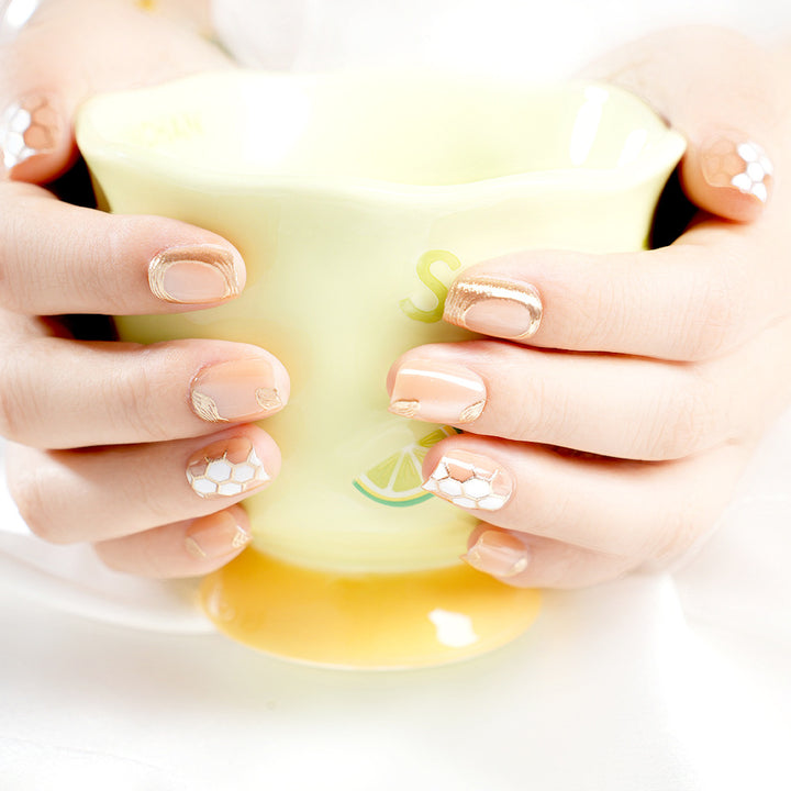 Elegantes Nagelkunstdesign Karnz