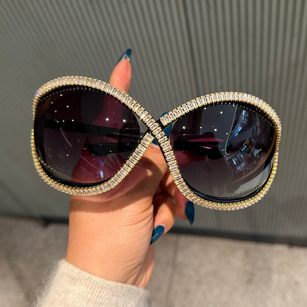 Damen Trendige Sonnenbrille mit funkelndem Kristalldekor Karnz