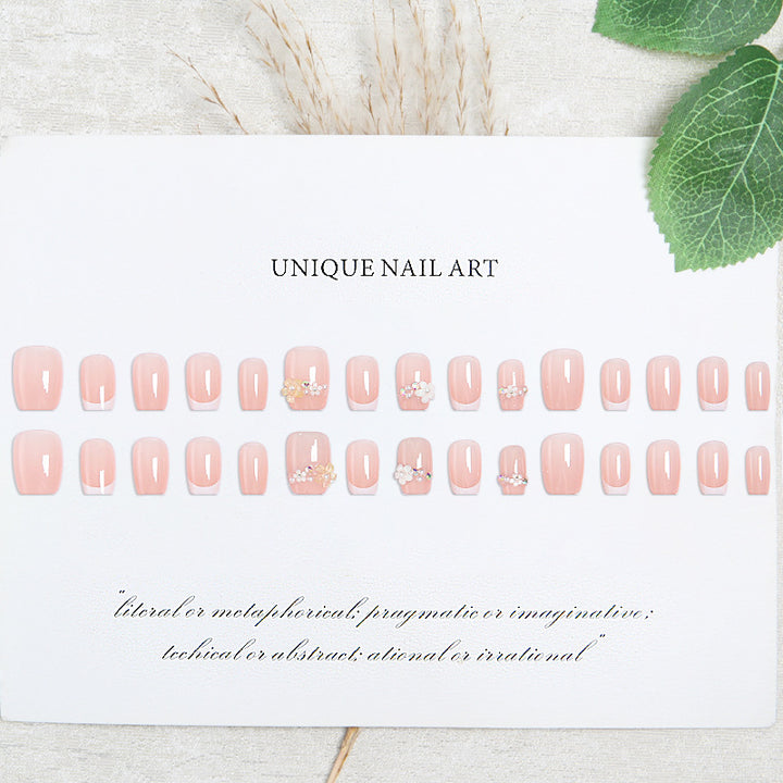 Kunstnagelset mit eleganten Blumenapplikationen und exquisite Glitzerverzierungen Karnz