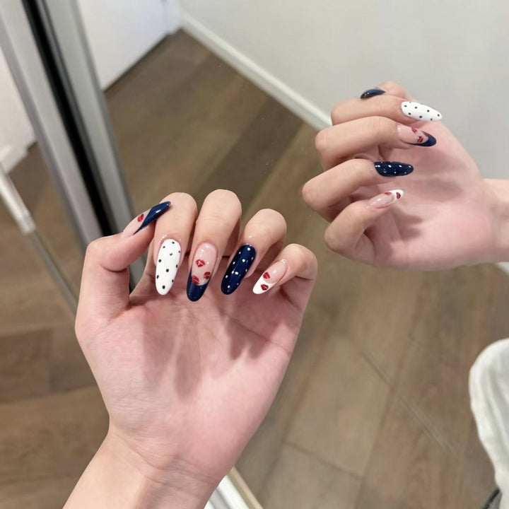 Dekorative Nagelkunst Karnz