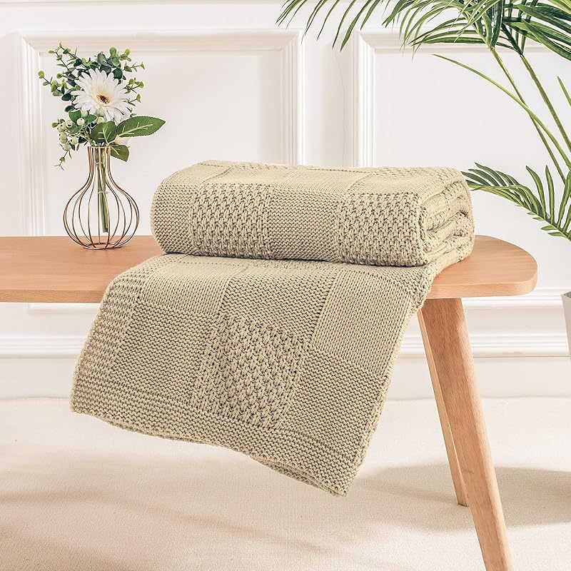 Strukturierte Strickwurfdecke
