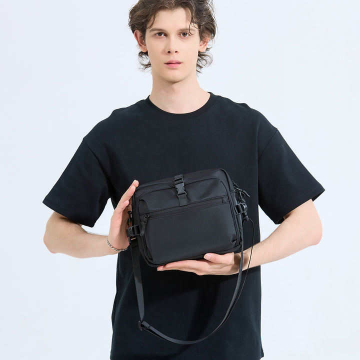 Verstellbare kompakte Slingtasche Karnz
