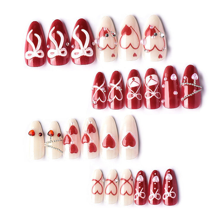 Nageldesign Set mit romantischen Herzmotiven Karnz