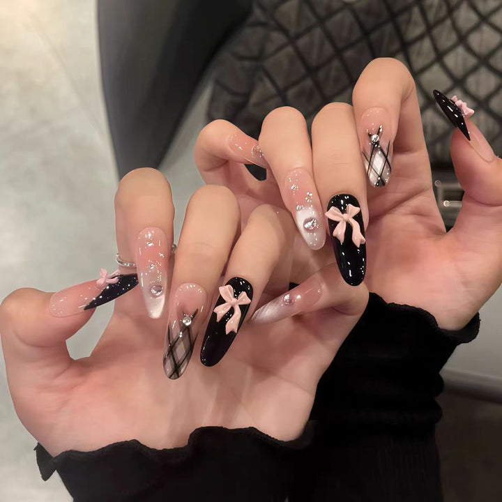 Kunstnägel mit Elegantem Ombre-Effekt und Glitzer Karnz