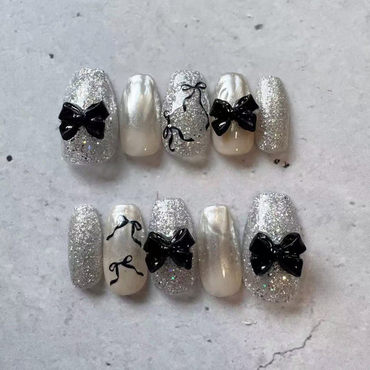 Glitzerndes Schleifen-Akzent Press-On Nagelset Karnz
