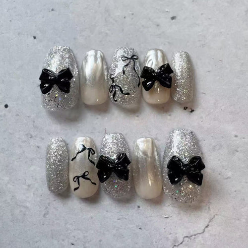 Glitzerndes Schleifen-Akzent Press-On Nagelset Karnz