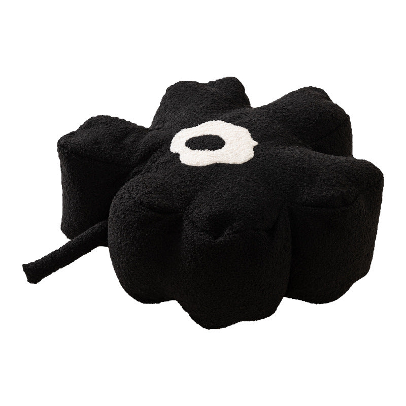 Blumenförmiger Bodensitzpouf mit Bouclé‑Bezug und segmentierter Polsterung