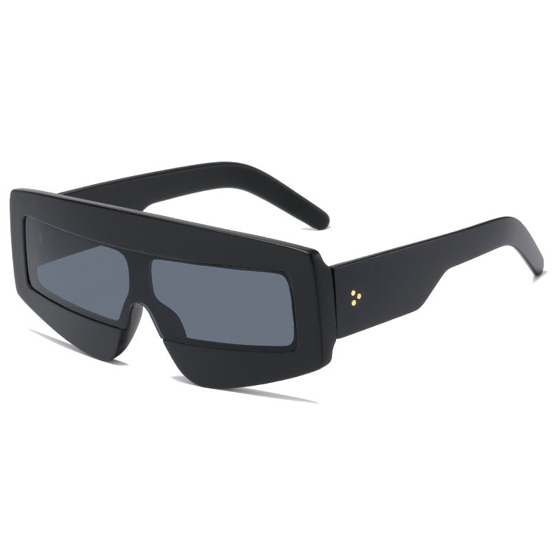 Damen futuristische Sonnenbrille im chunky Design Karnz