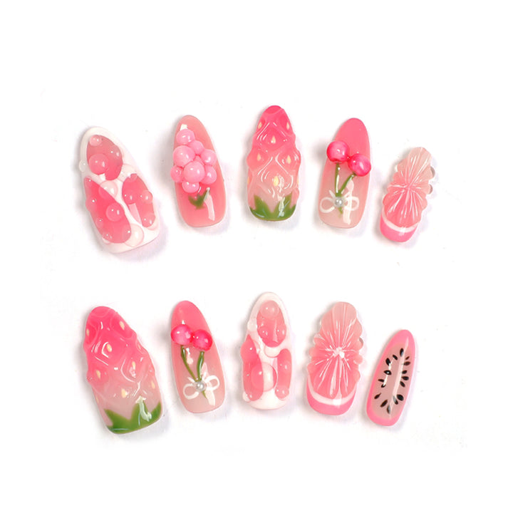 Kreatives Nagel-Set mit fruchtigen und floralen Designs Karnz